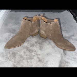 Casual going-out boots! Perfect shoes for a night out but keeping it simple.